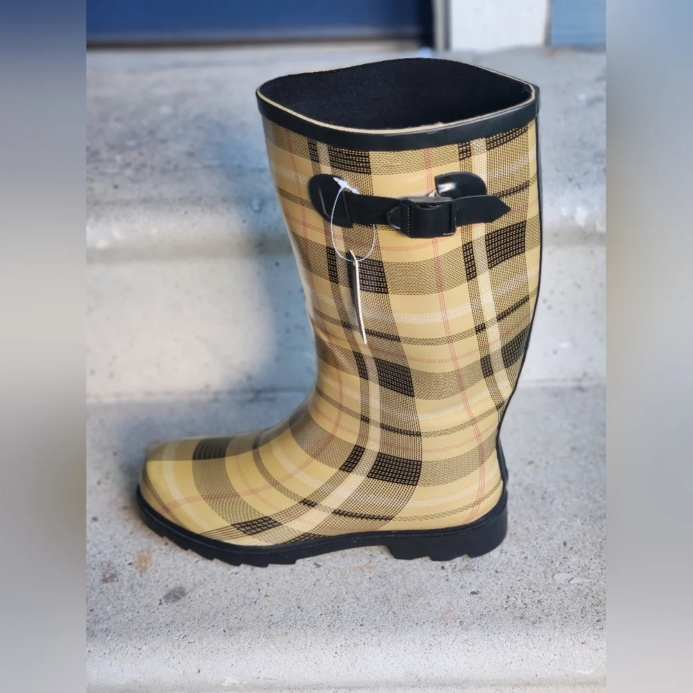 NWT HENRY FERRERA Women's Plaid Rain Boots  Stylish rain boots. Size 9. - Picture 2 of 8